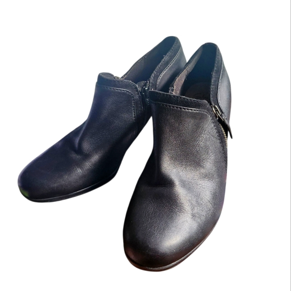 CLARKS Heeled Ankle Boots Zip-Up Black Women's 8M Leather Fall